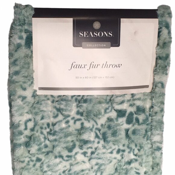 Faux Fur Green White Plush Throw Blanket 50" X 60" Cozy Winter - Picture 5 of 10